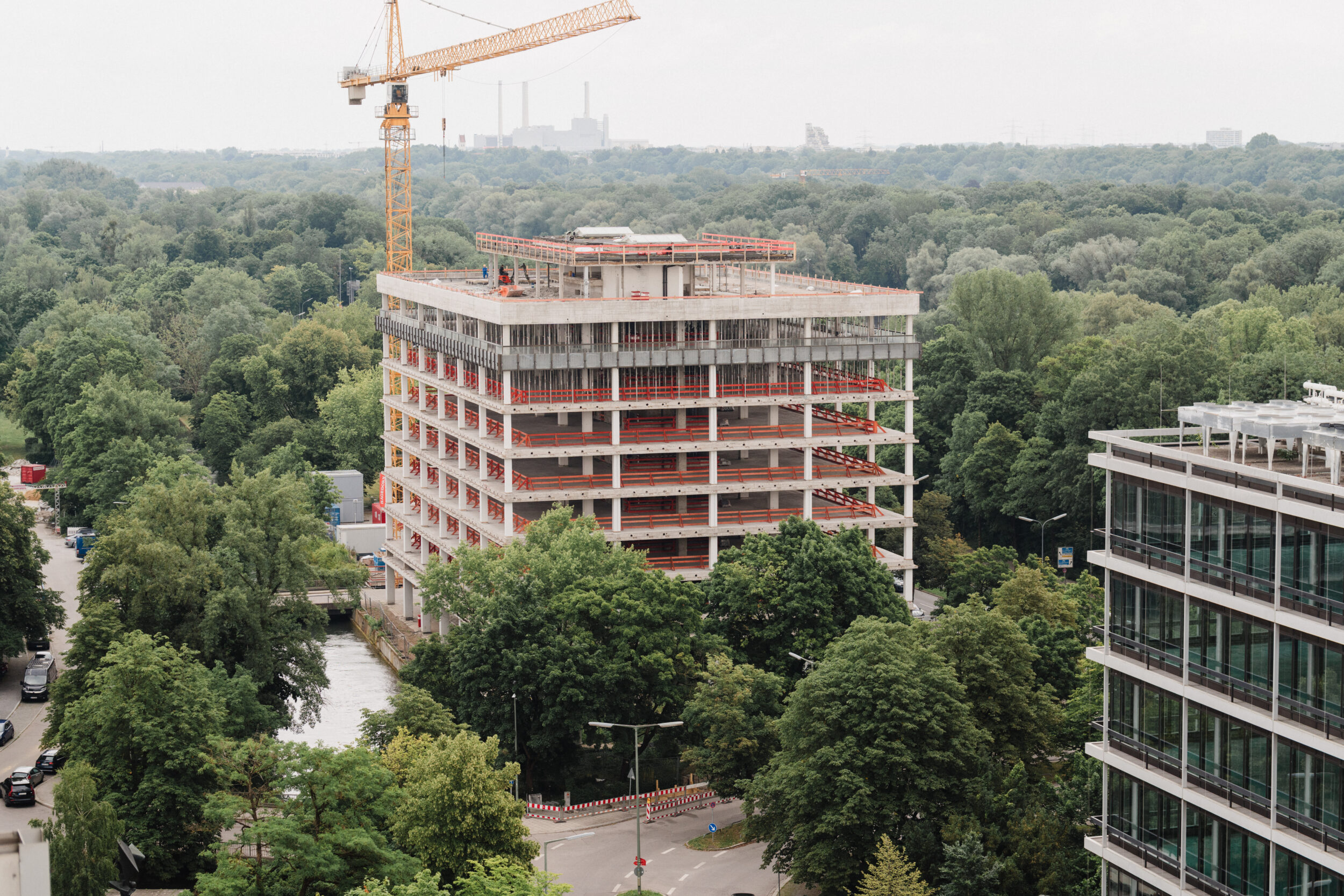 Kubus, Eisbachviertel wird saniert, Presseführung durch den Park und über die Baustelle, Tucherpark, München