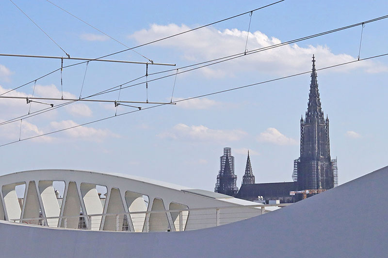 Moderne Stahlbrücke: Kienlesbergbrücke in Ulm
